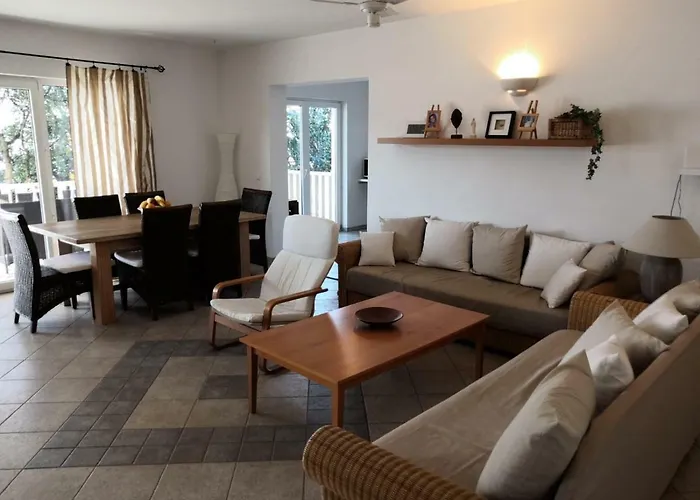 A & A Luxury Guest House