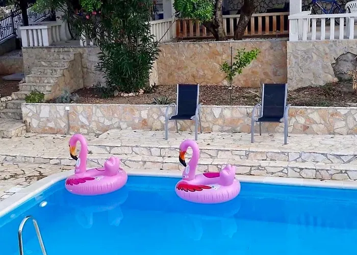A & A Luxury Guest House
